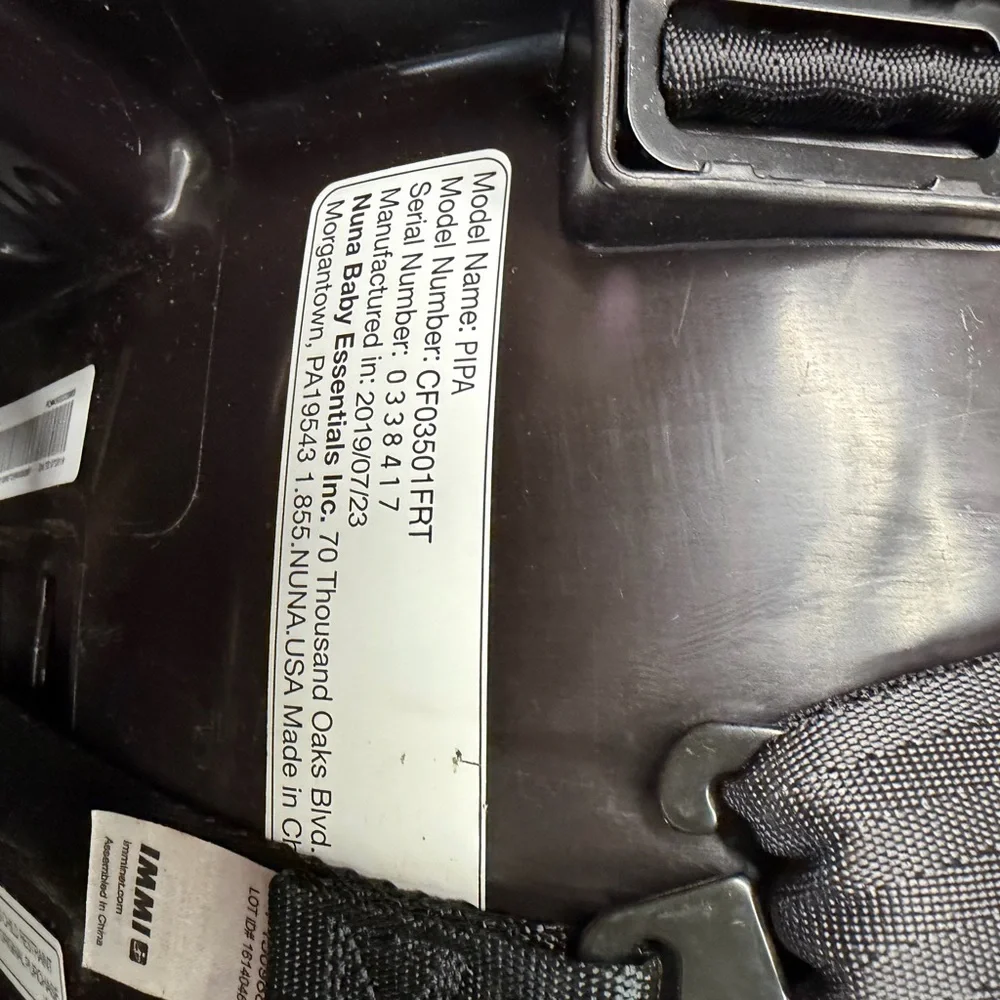 Deluxe Gray Infant Car Seat Nuna Pipa Gray With infant insert - Picture 4 of 4